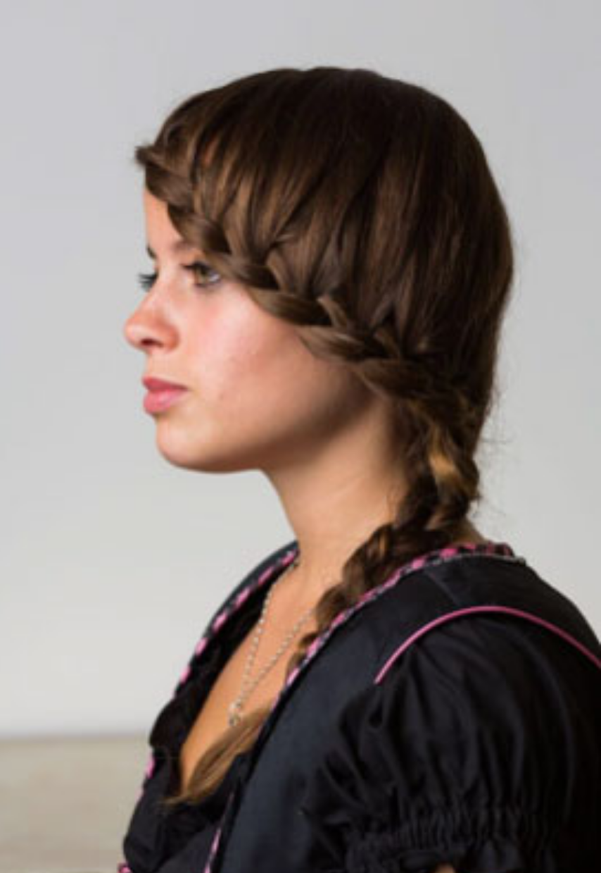 Carola Claudia Staudinger Hair Salon & Spa Alles über die Trachten-Mode; Wie stylt man sich die Haare passend zum Dirndl? Welche Accessoires passen am besten dazu und vieles mehr ...